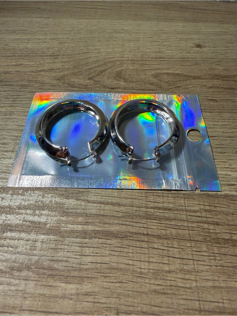 NWOT Source Unknown Silver Hoop Earrings